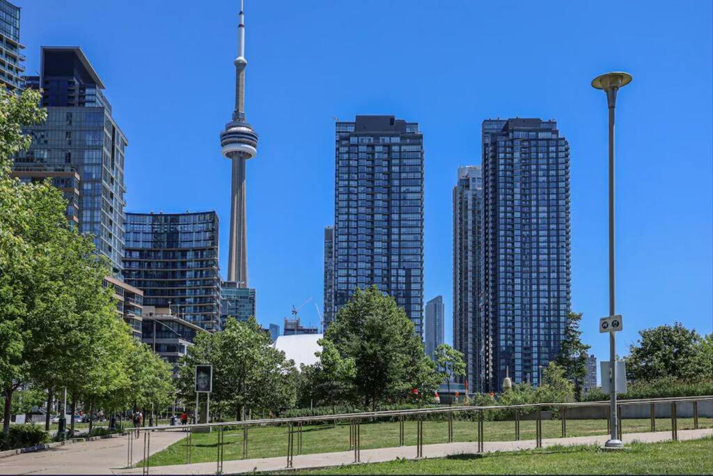Lush Condo By Cntower - Free Parking 多伦多 外观 照片
