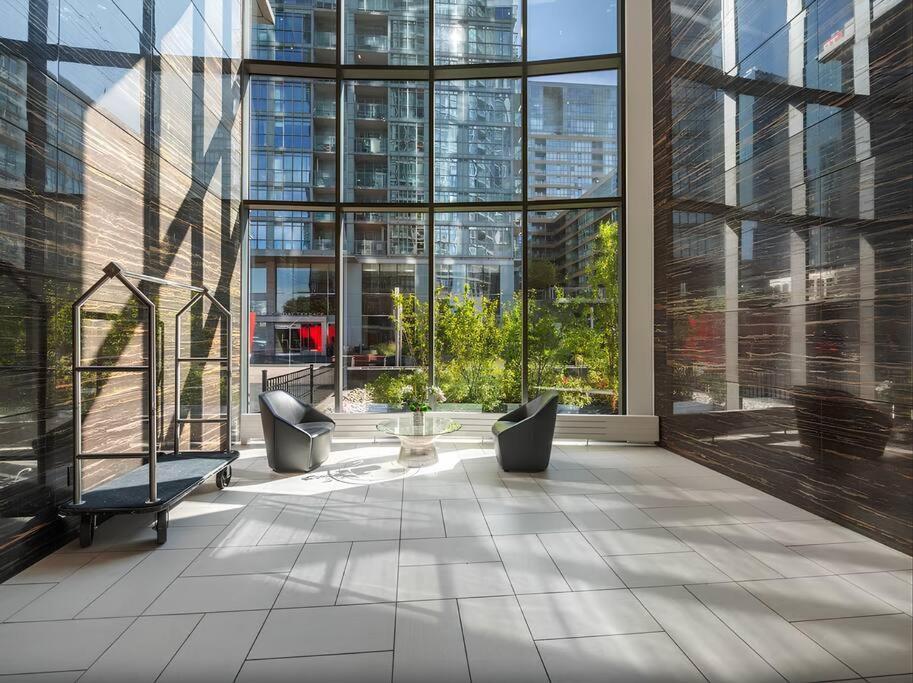 Lush Condo By Cntower - Free Parking 多伦多 外观 照片