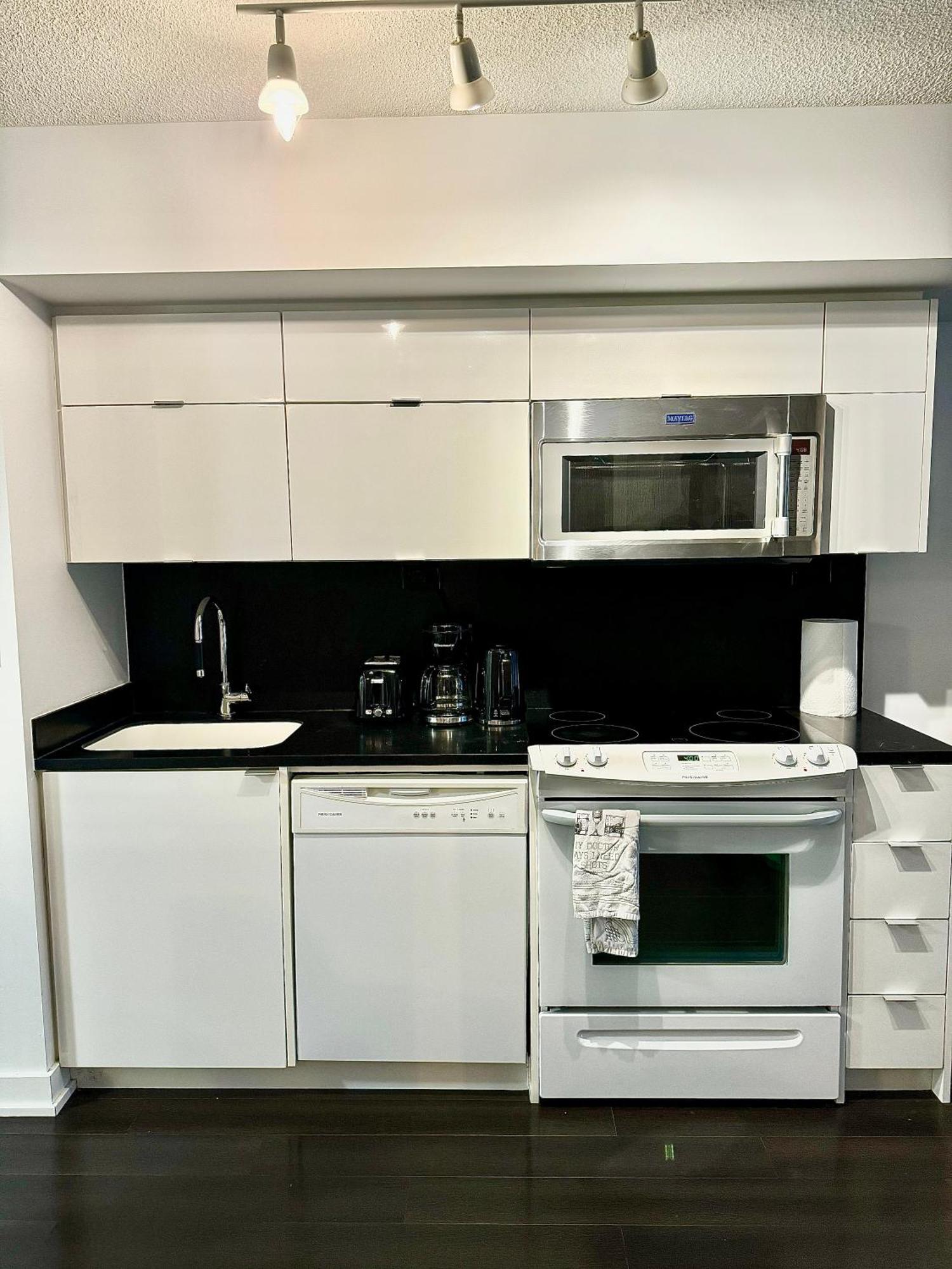 Lush Condo By Cntower - Free Parking 多伦多 外观 照片